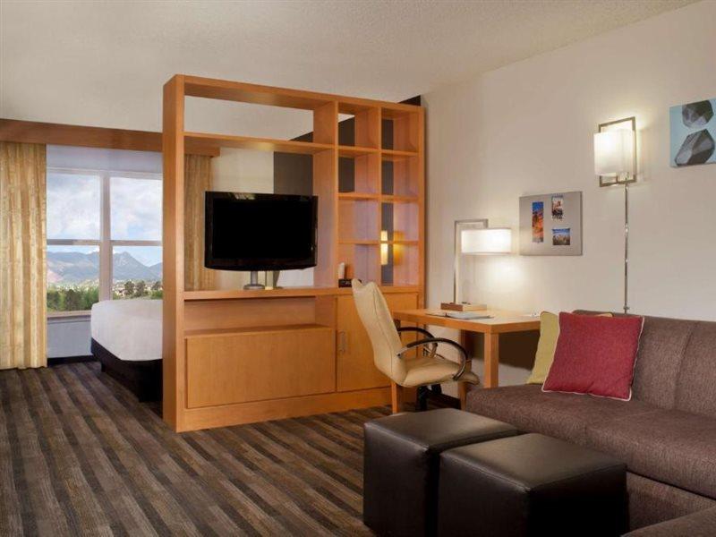 Hyatt House - University Village โคโลราโดสปริงส์ ภายนอก รูปภาพ