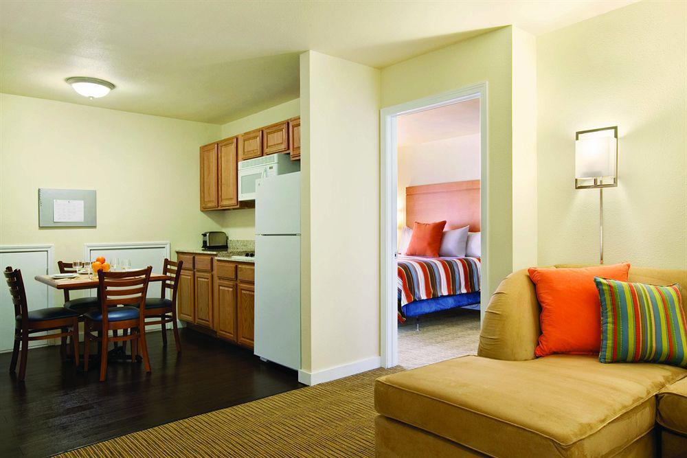 Hyatt House - University Village โคโลราโดสปริงส์ ภายนอก รูปภาพ